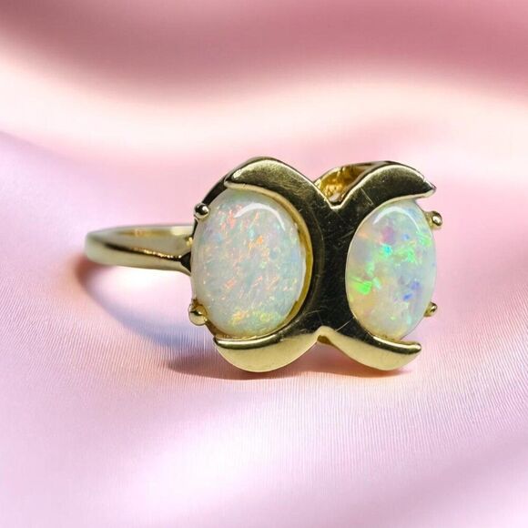 VINTAGE- 14K Gold -Natural Australian White Opal Crescent Moon Ring -Size 7 - 3g - Picture 1 of 16